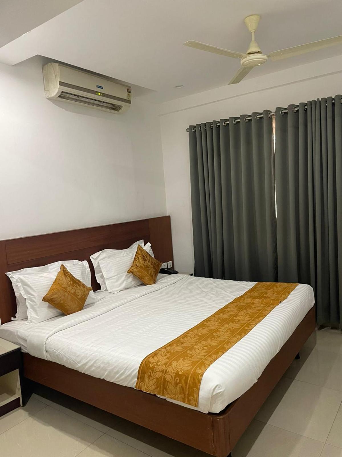 Kallada Sangeetha Hotels Thrissur Eksteriør bilde